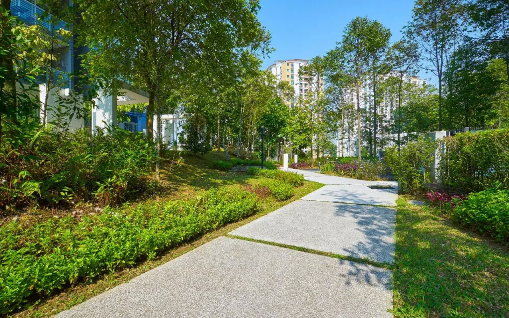 Jardin de copropriété entretenu sous contrat annuel dans le Val-d'Oise